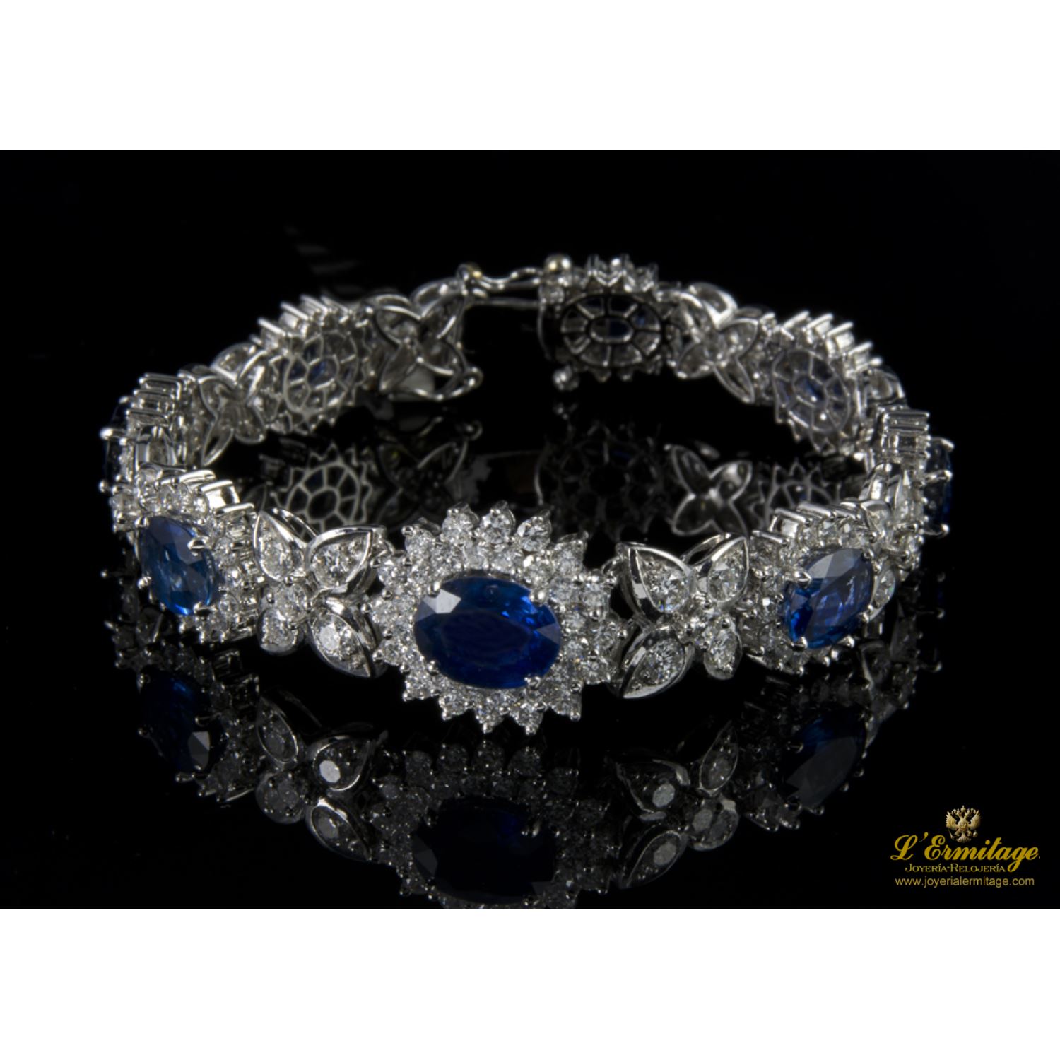 Pulsera oro blanco zafiros y diamantes.