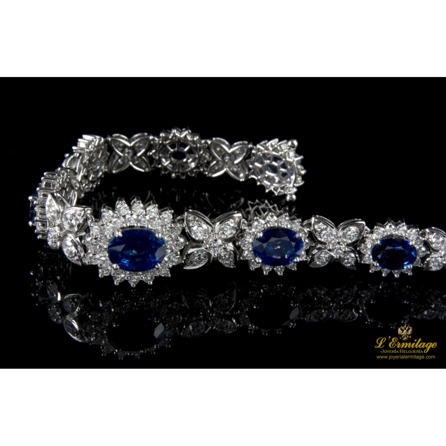 Pulsera oro blanco zafiros y diamantes.