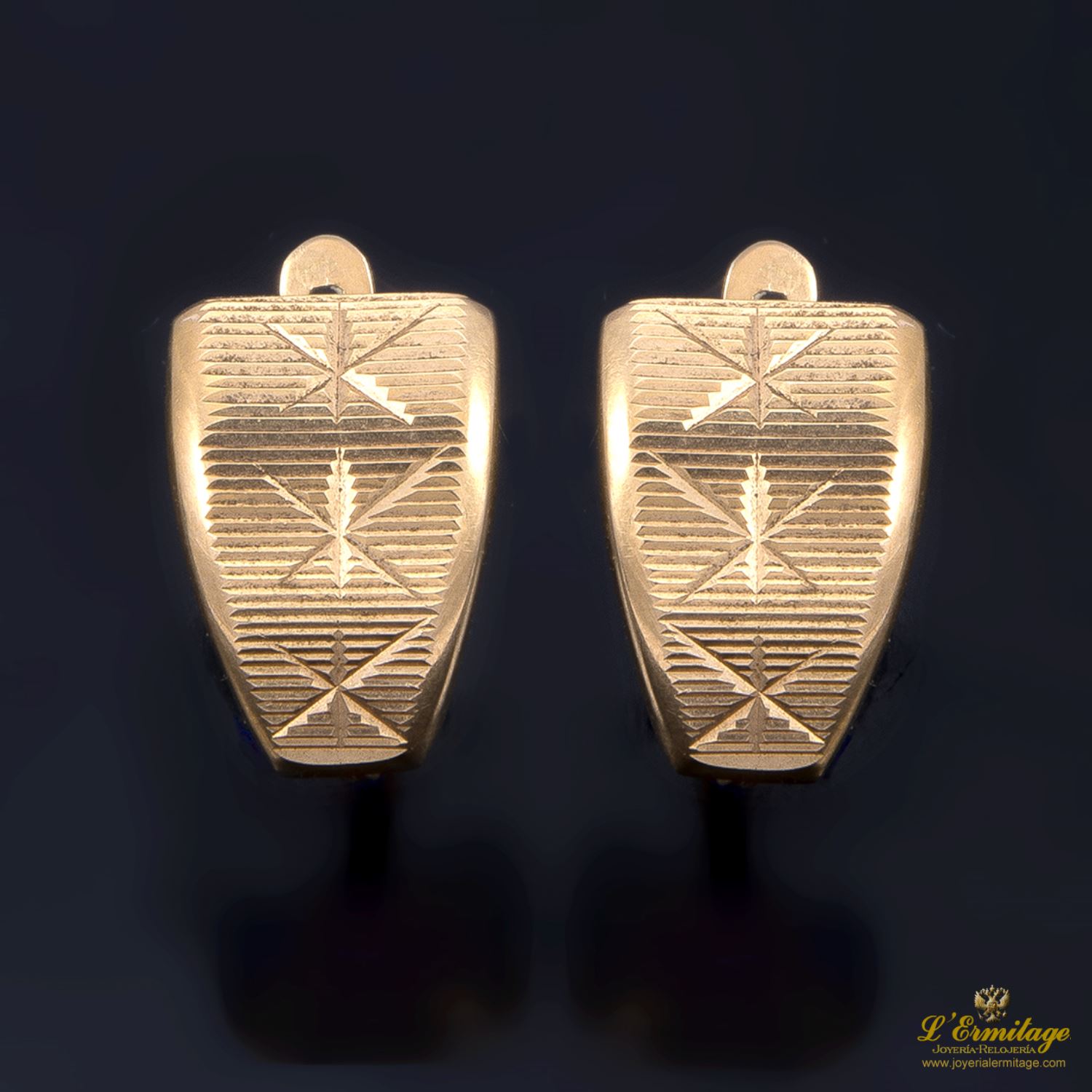 Pendientes antiguos en oro amarillo.