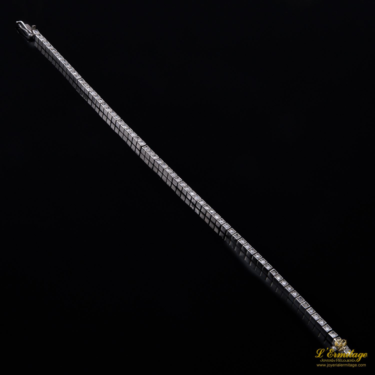 Pulsera riviere en oro blanco y diamantes.