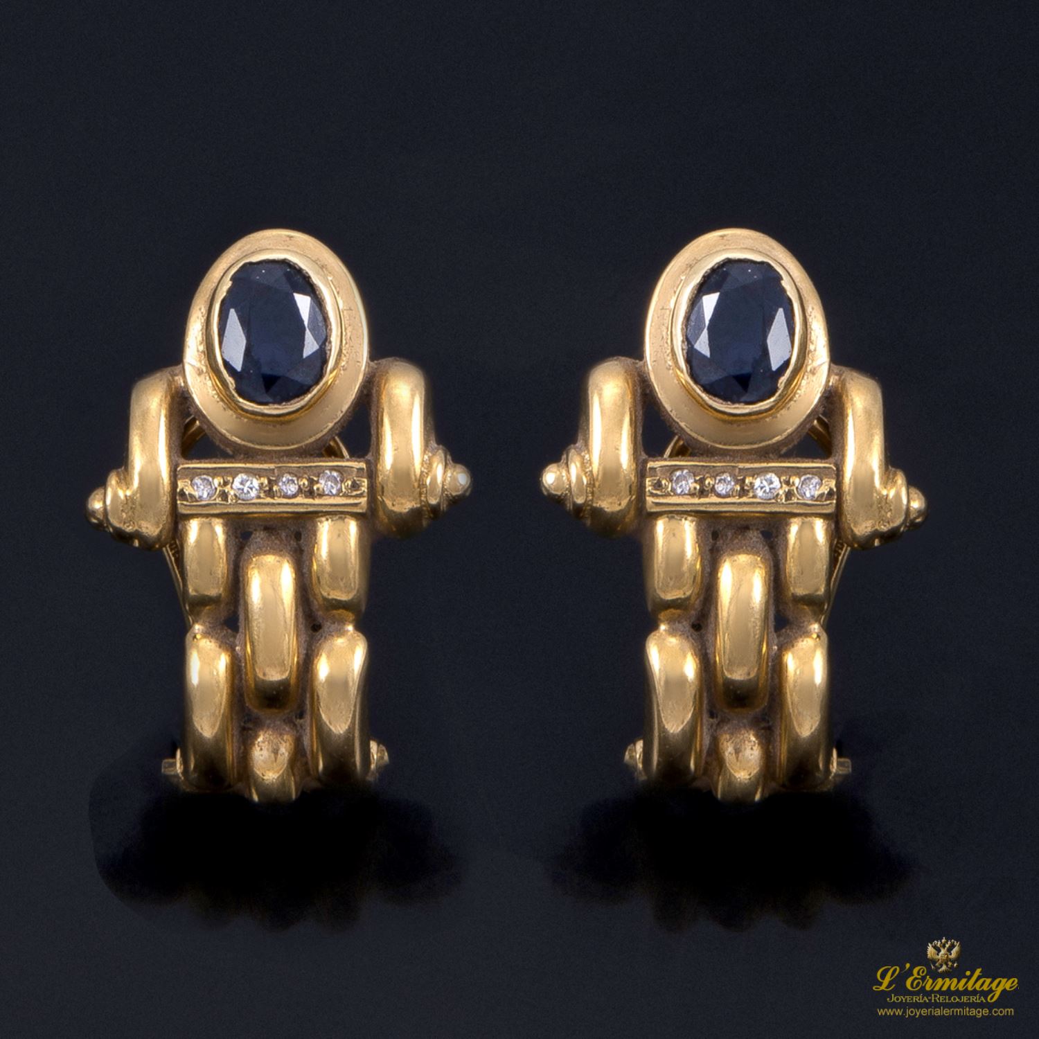 Pendientes antiguos en oro amarillo con zafiros y diamantes.