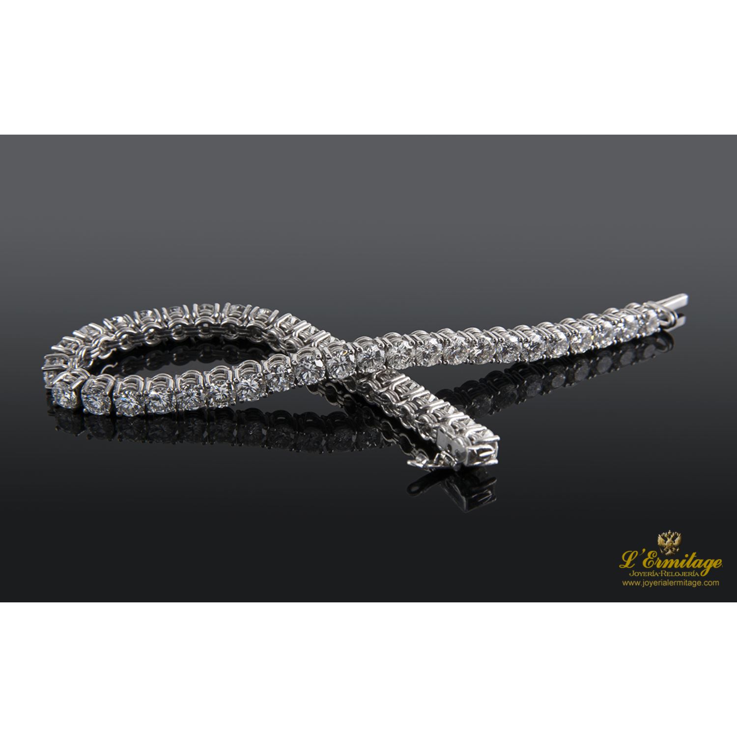 Pulsera riviere oro blanco y diamantes.