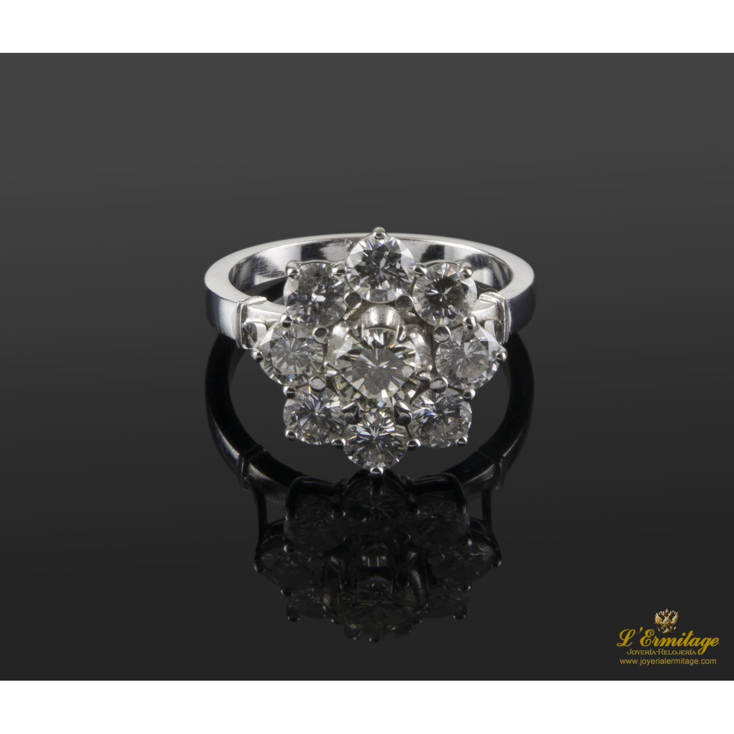 Sortija oro blanco y diamantes.