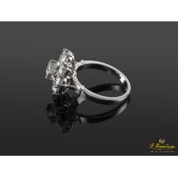 Sortija oro blanco y diamantes.