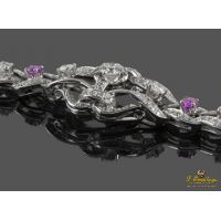 Pulsera realizada en oro blanco con diamantes, brillantes y rubíes.