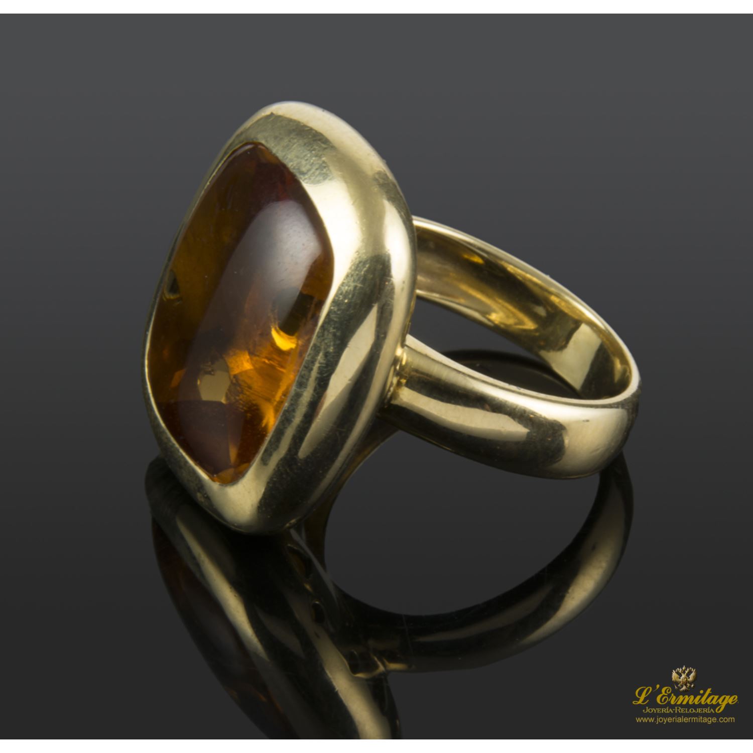 Sortija en oro amarillo con un topacio