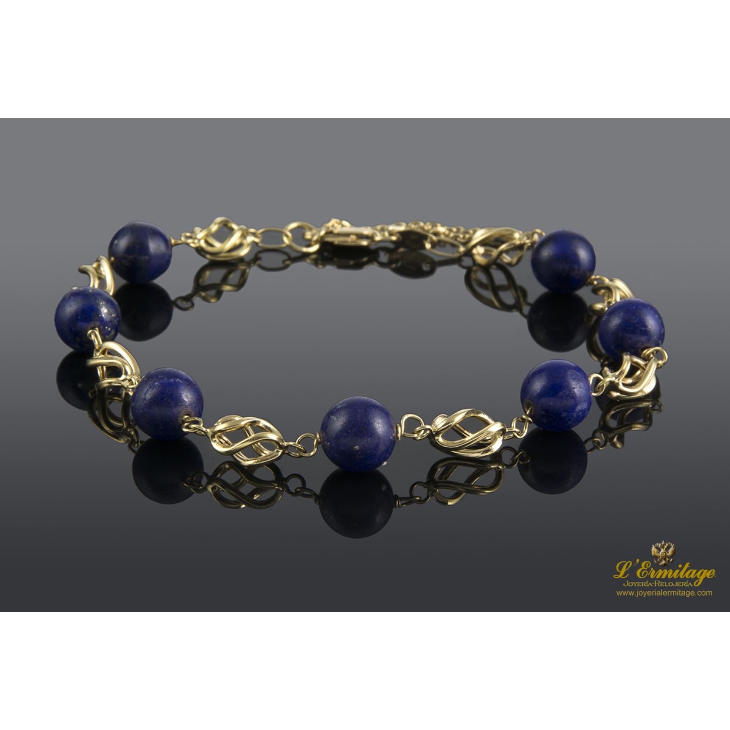 Pulsera realizada en oro amarillo con bolas de lapislázulis.
