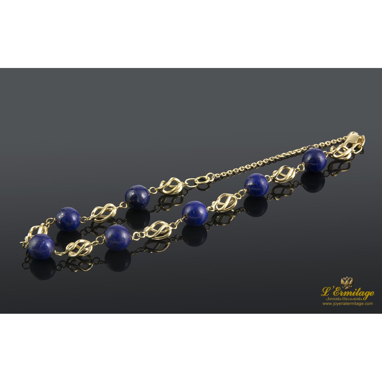 Pulsera realizada en oro amarillo con bolas de lapislázulis.