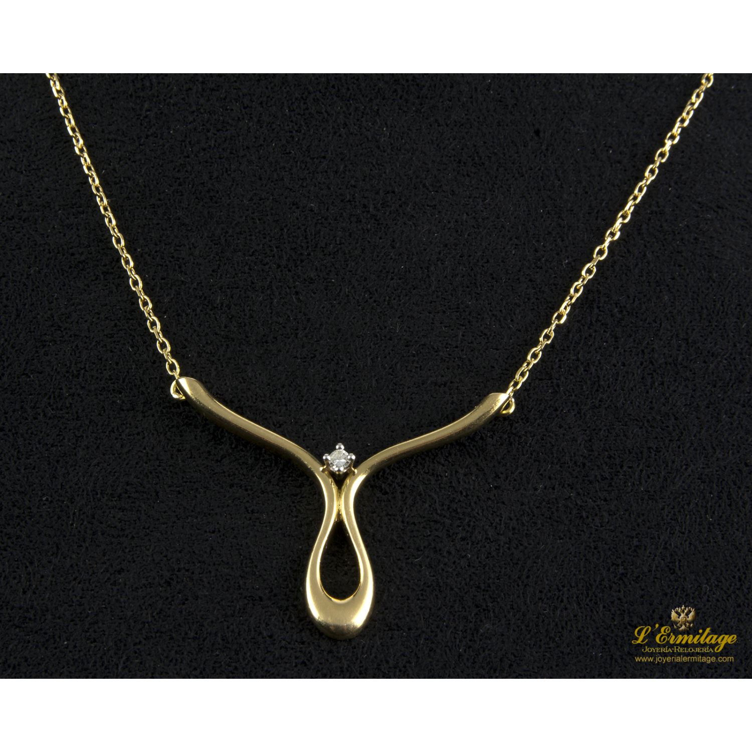 Collar realizado en oro amarillo con un brillante.