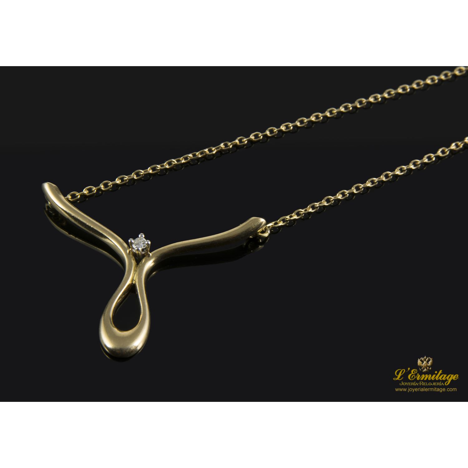 Collar realizado en oro amarillo con un brillante.