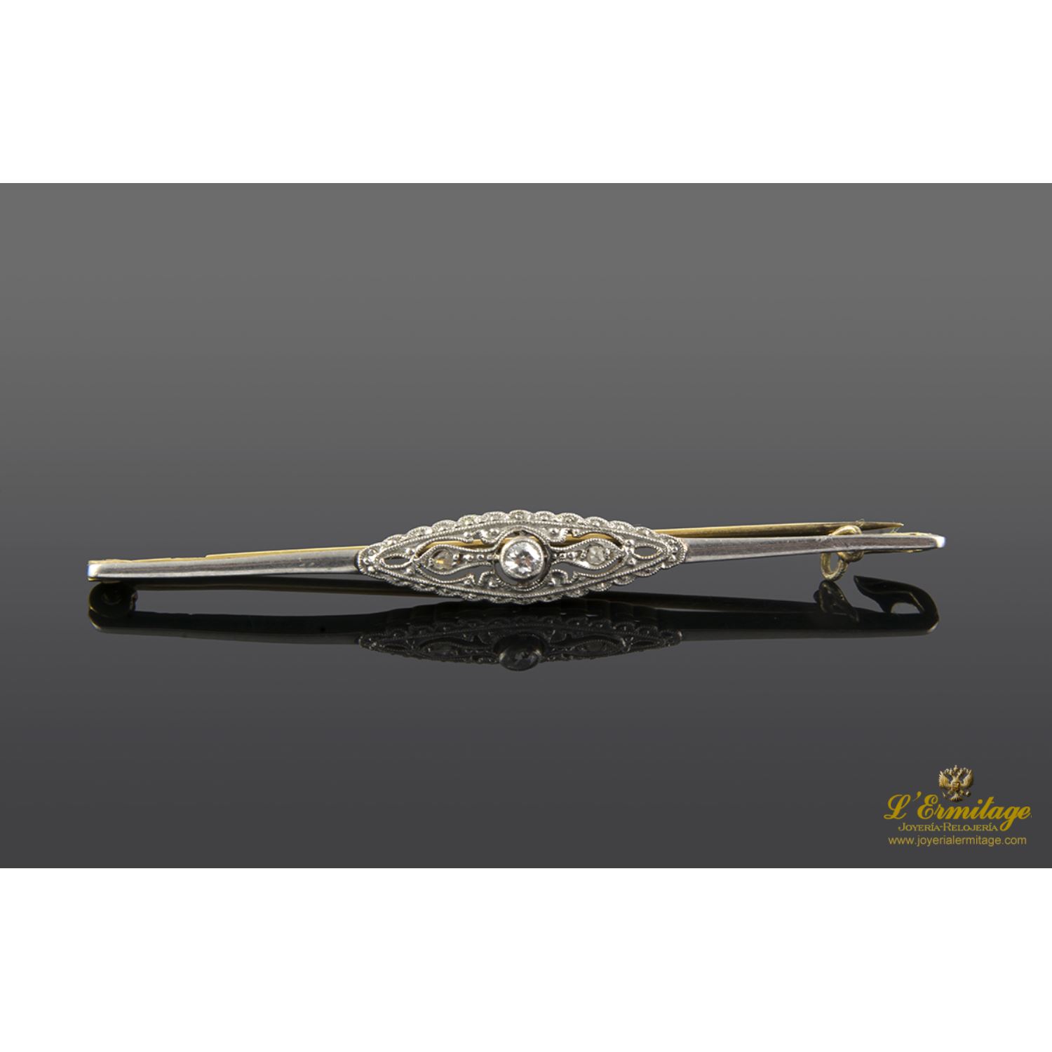 Broche-alfiler antiguo oro amarillo y plata con diamantes.