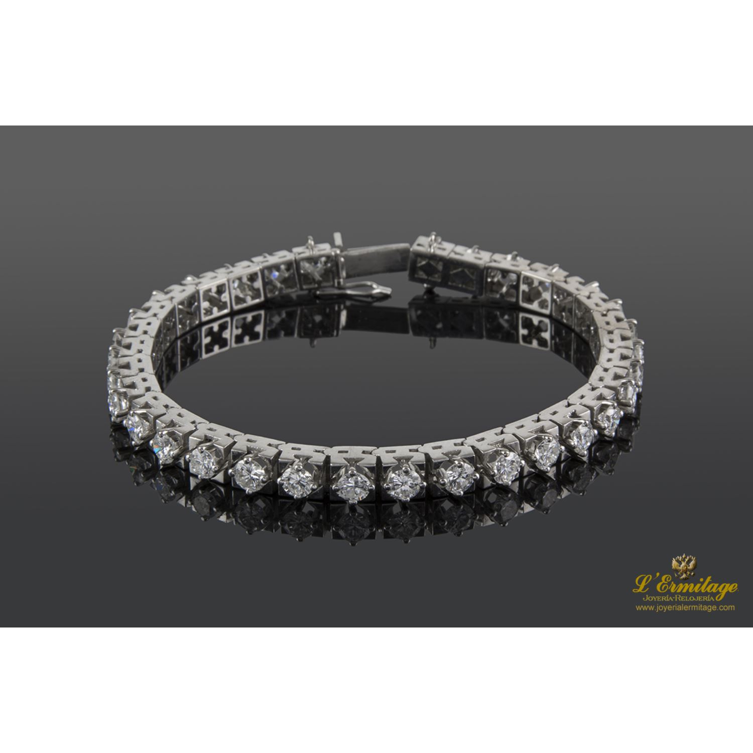 Pulsera riviere oro blanco y diamantes.