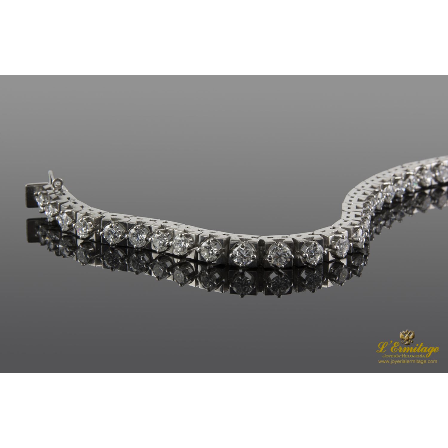 Pulsera riviere oro blanco y diamantes.
