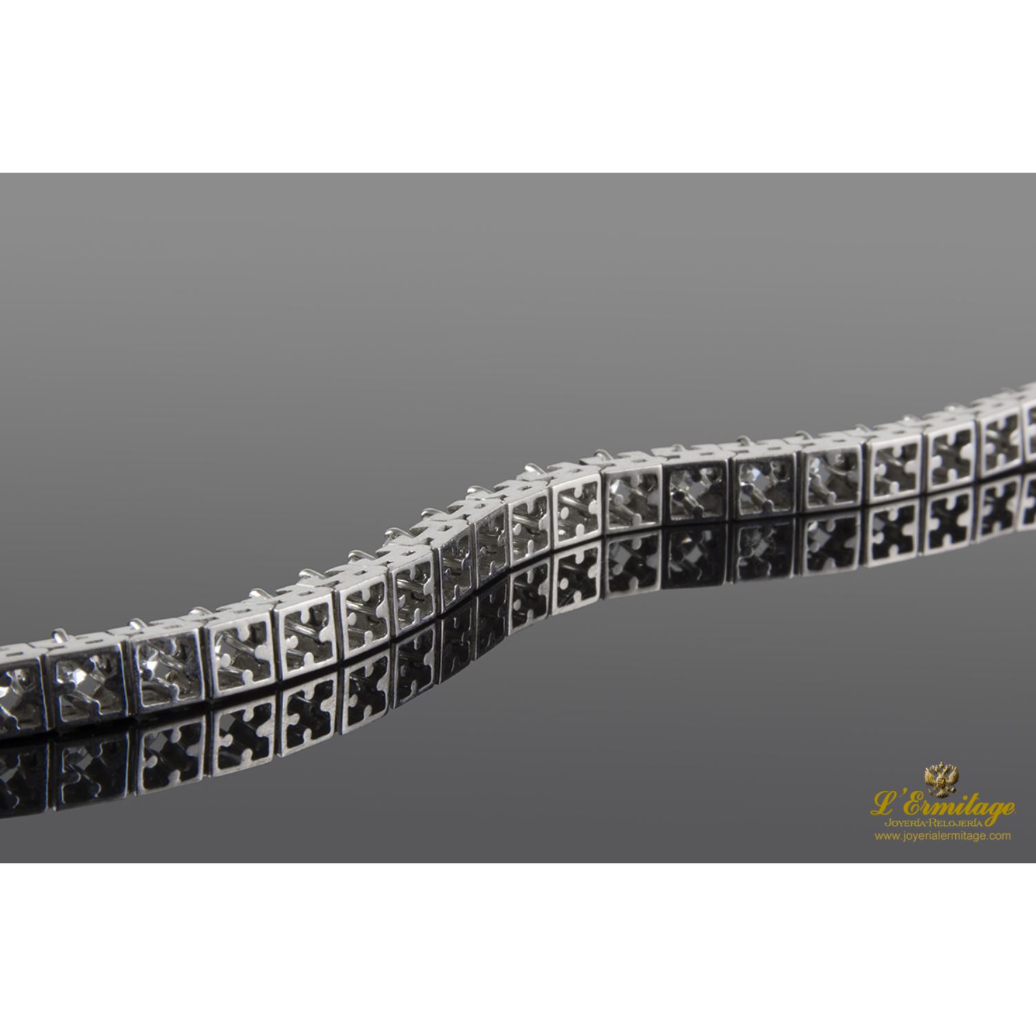 Pulsera riviere oro blanco y diamantes.