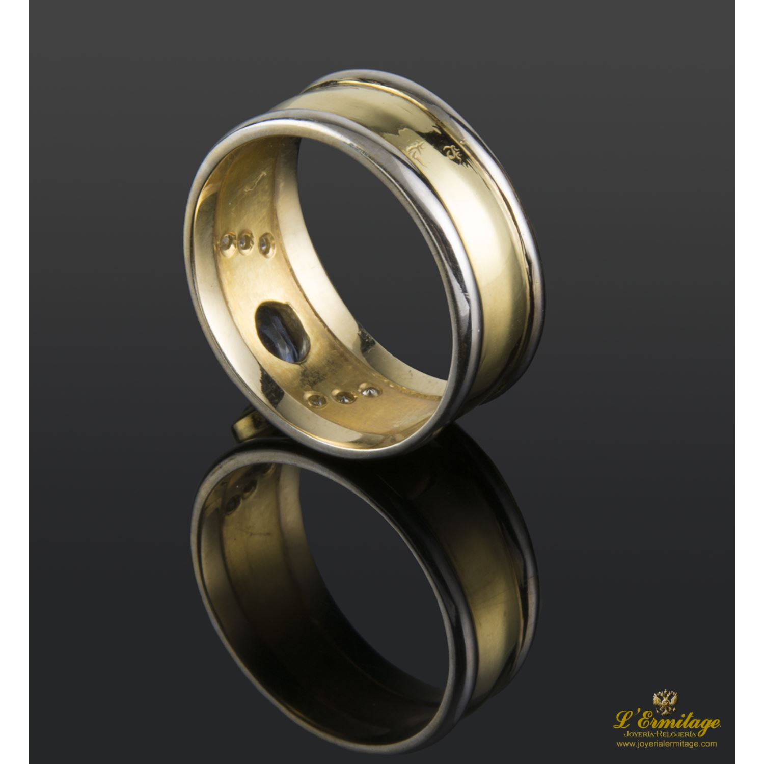 Sortija oro amarillo oro blanco zafiro y diamantes.