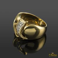 Sortija antigua oro amarillo y cuajado de diamantes.