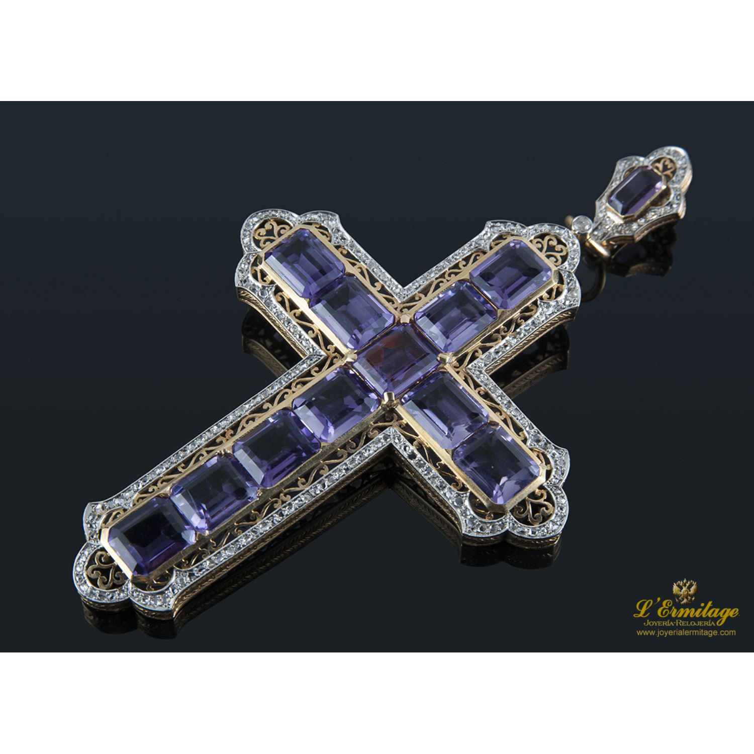 Cruz calada de obispo con amatistas y diamantes