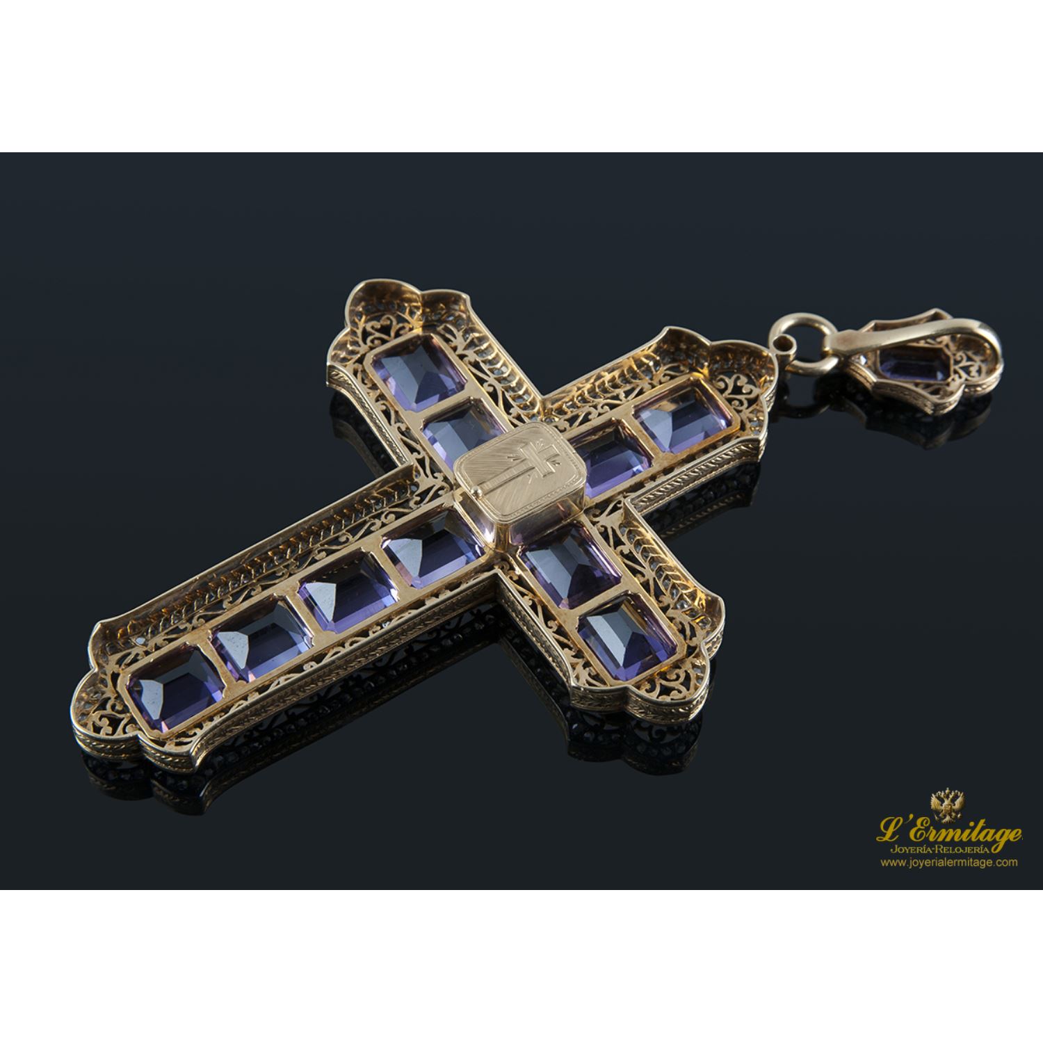 Cruz calada de obispo con amatistas y diamantes