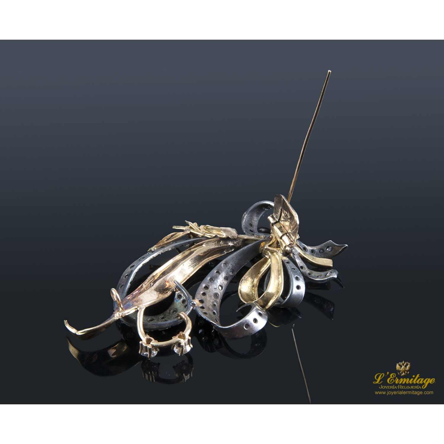 Broche antiguo oro amarillo y plata con diamantes