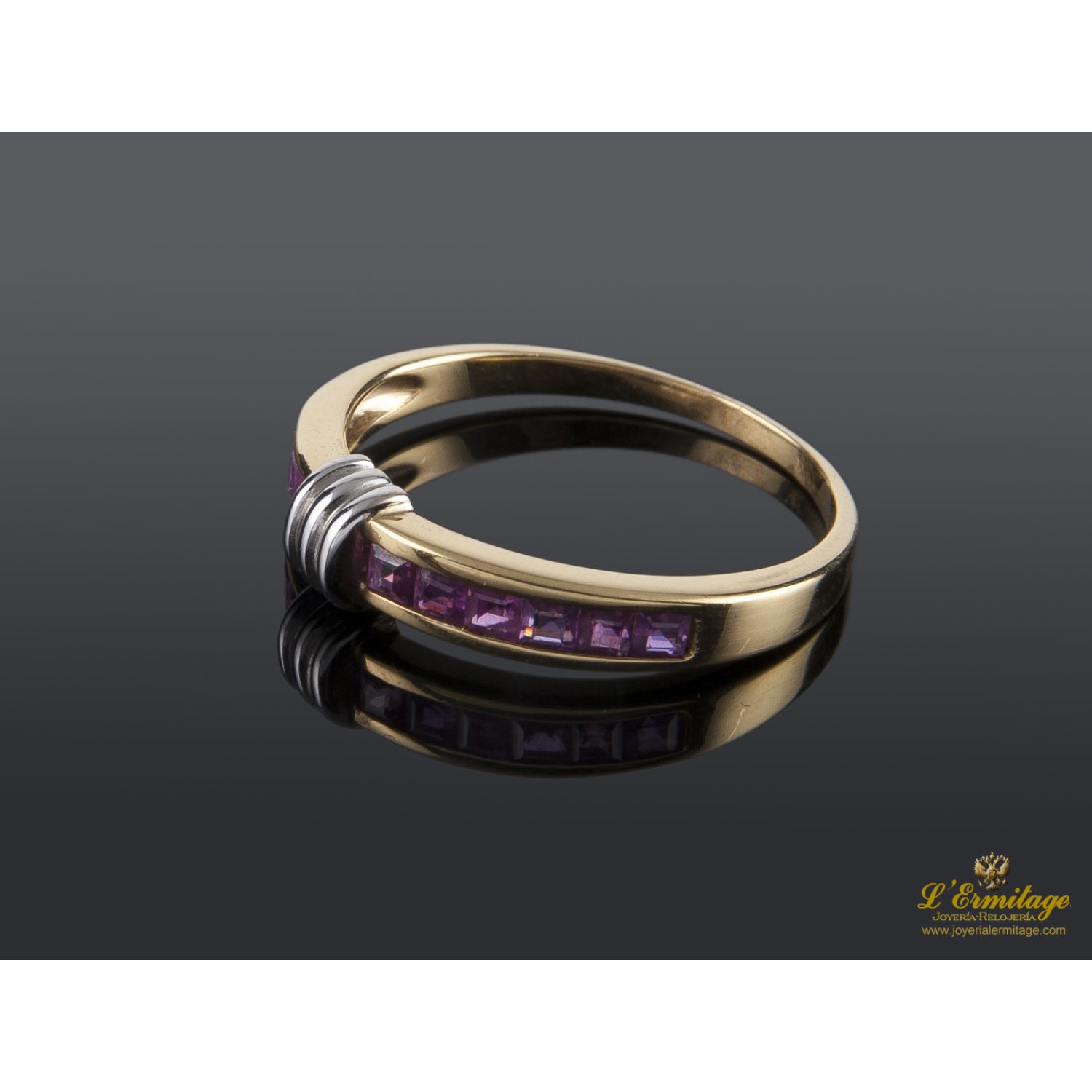 Sortija oro amarillo, blanco y rubíes 