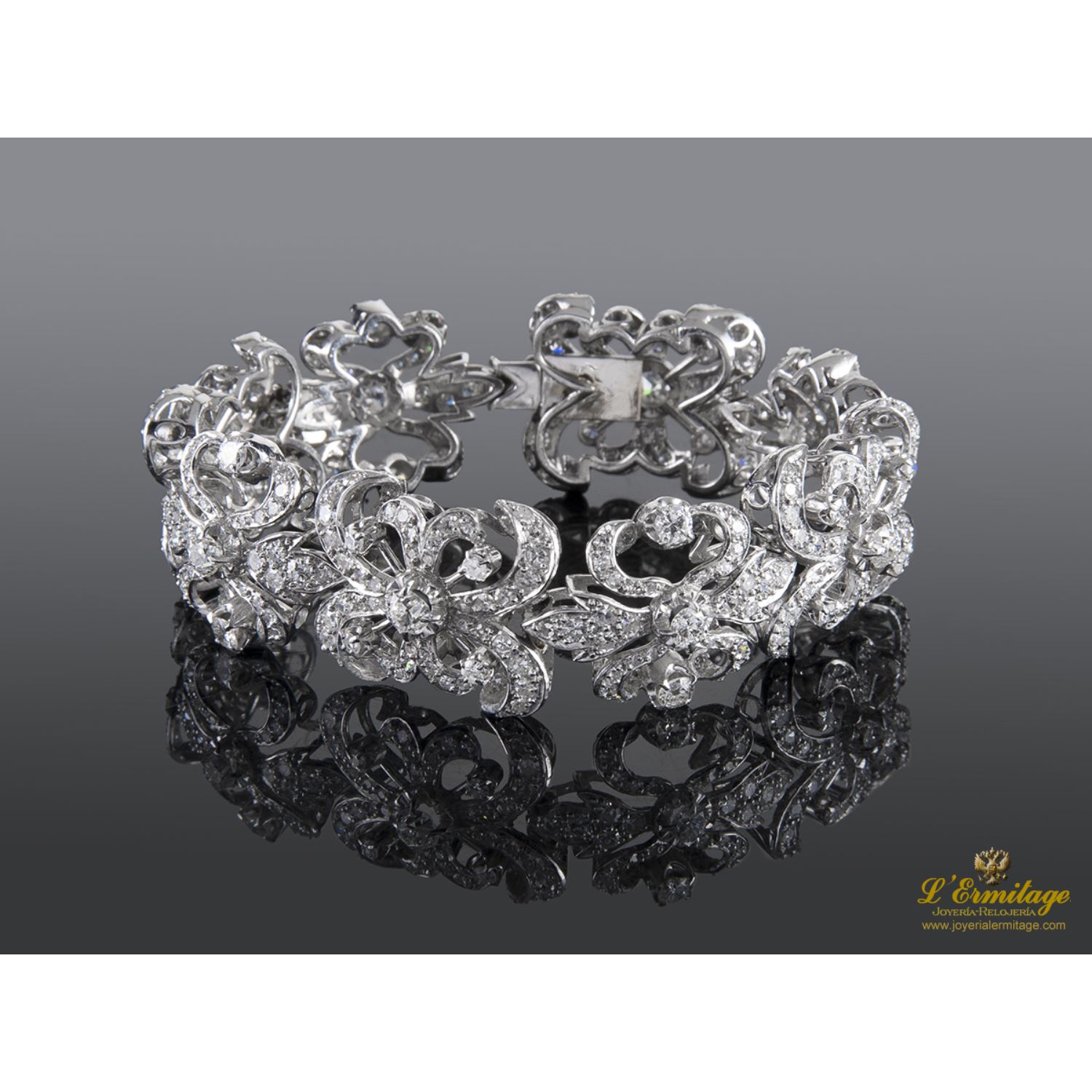 Pulsera antigua oro blanco y diamantes.