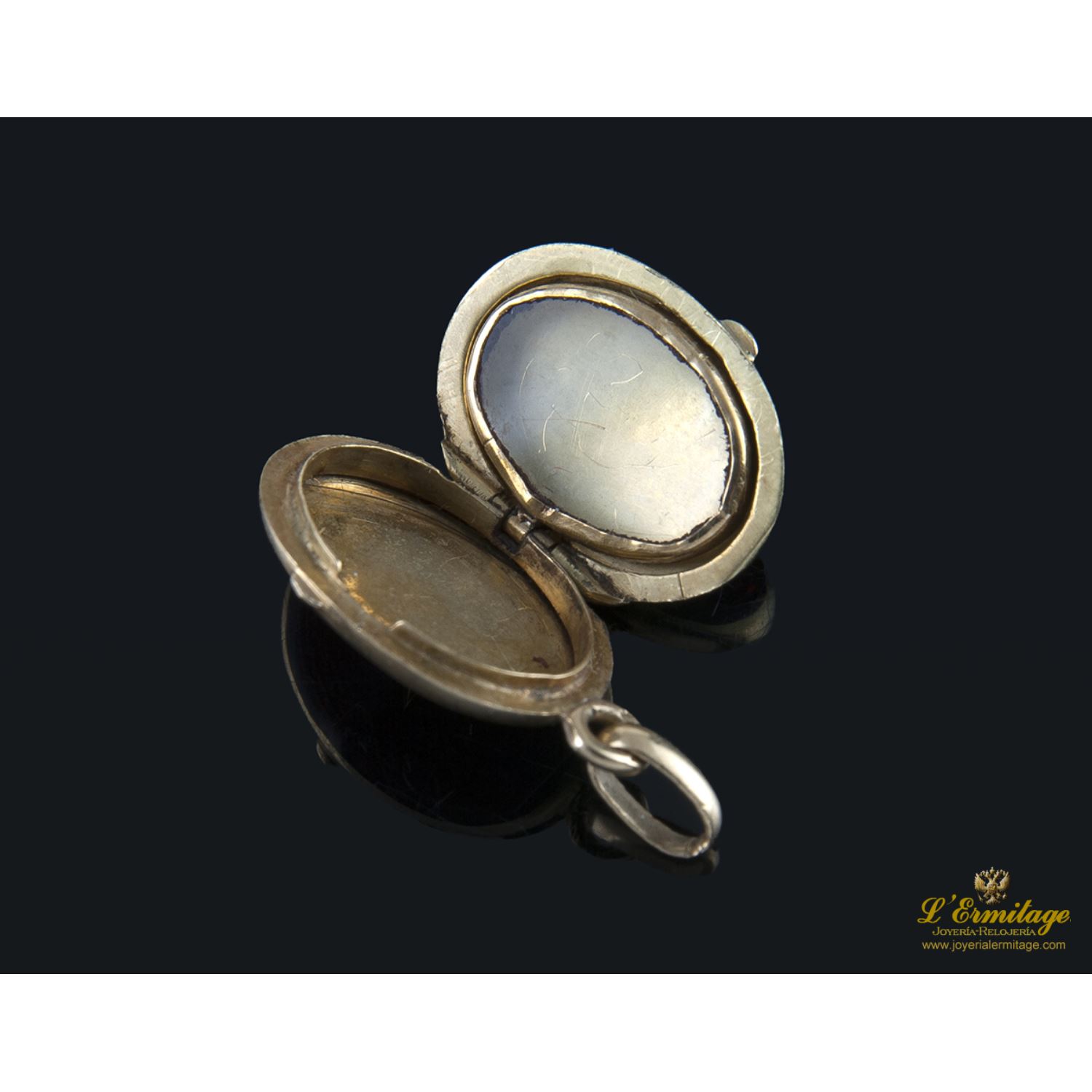 Guardapelo oro amarillo y esmalte