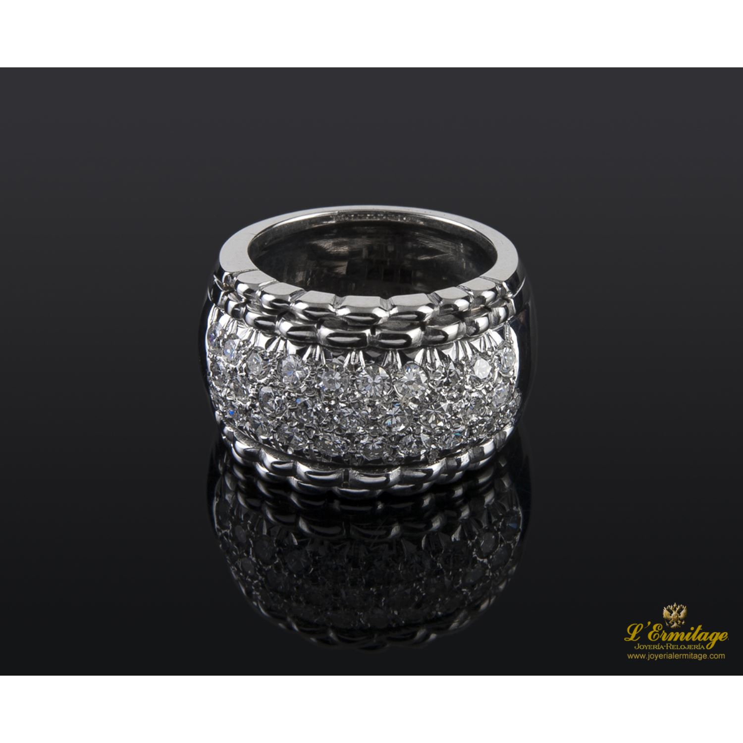 Sortija oro blanco y diamantes.