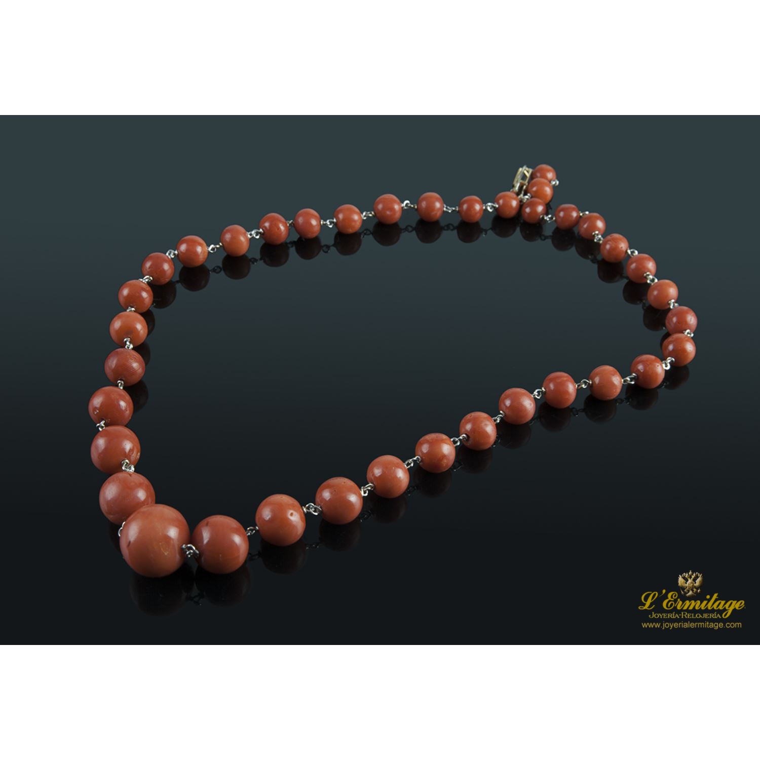 Collar bolas de coral 