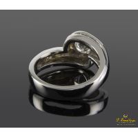 Sortija solitario oro blanco color h, pureza si2 y peso 0,64 cts.