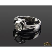 Sortija solitario oro blanco color h, pureza si2 y peso 0,64 cts.