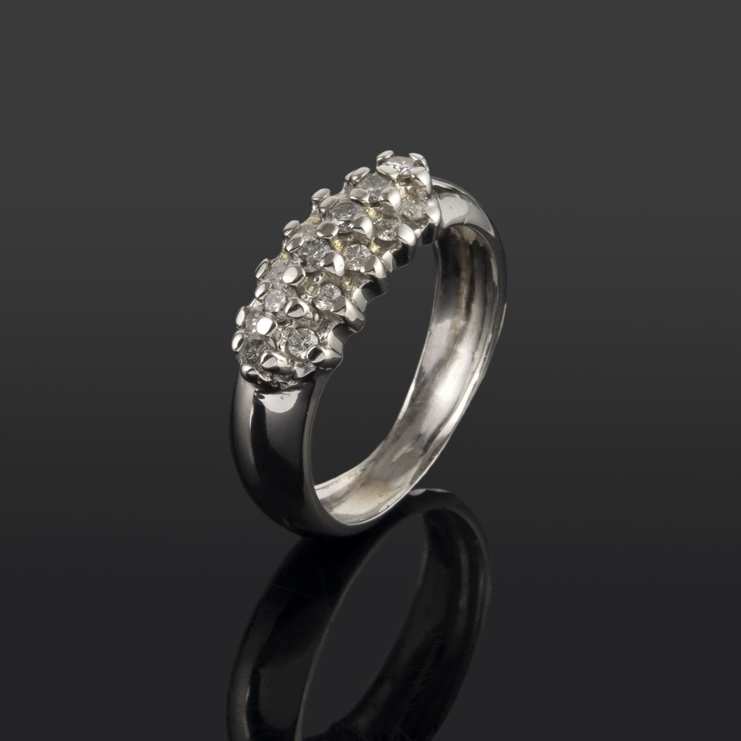 Sortija en oro blanco con brillantes