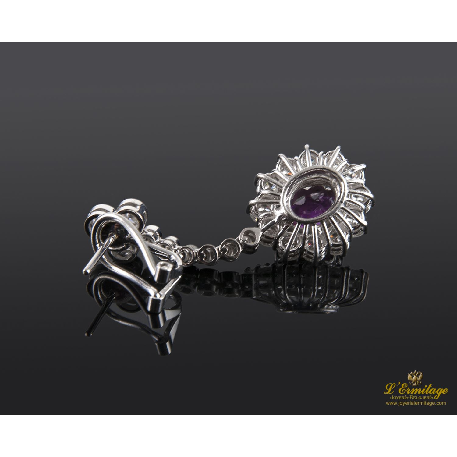 Pendientes colgantes oro blanco rubíes y diamantes.