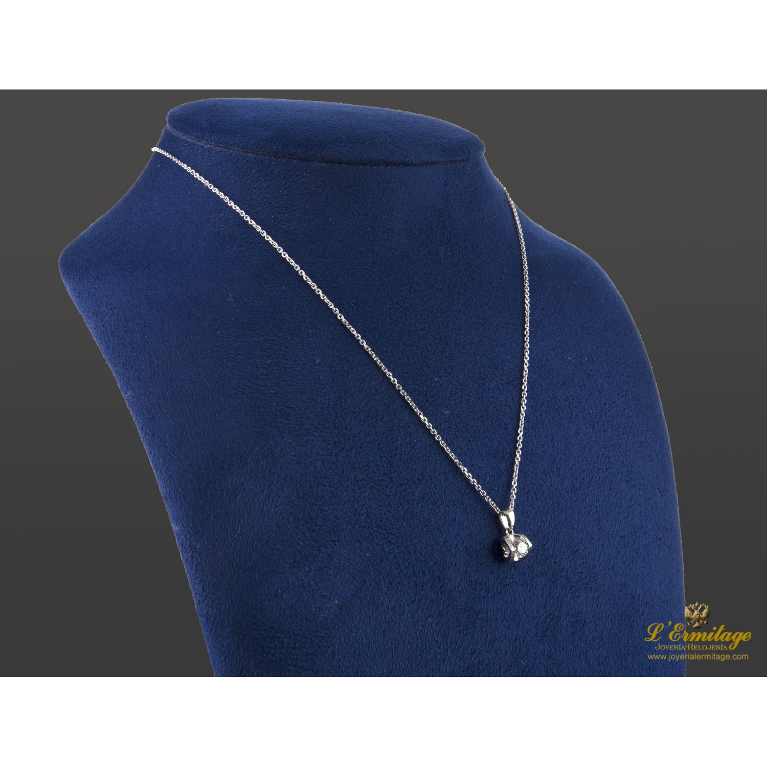 Gargantilla solitario oro blanco.  44Cm largo.