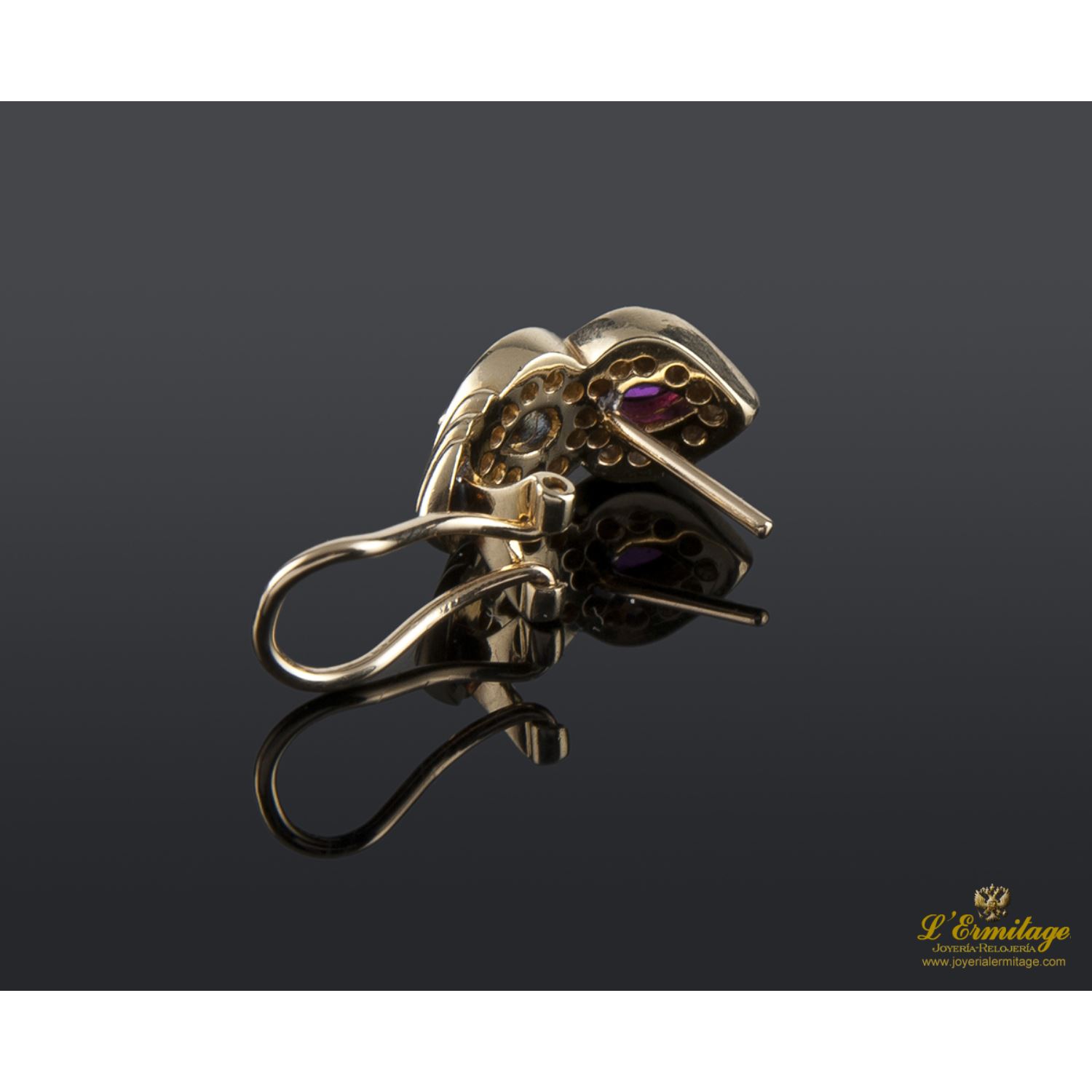 Pendientes en oro amarillo con rubíes, zafiros y brillantes