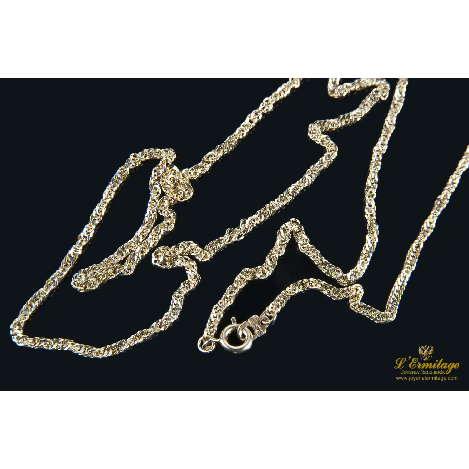 Collar realizado en oro amarillo. Medida 60cm