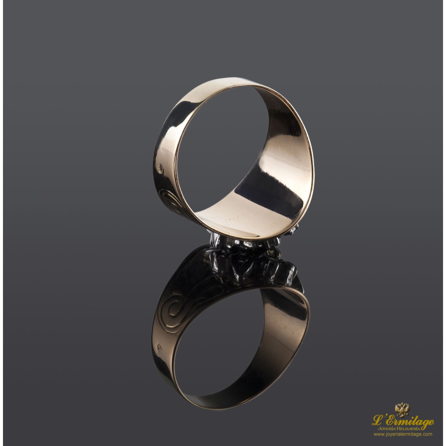 Sortija antigua oro amarillo esmeralda y diamantes talla antigua. Talla nº22