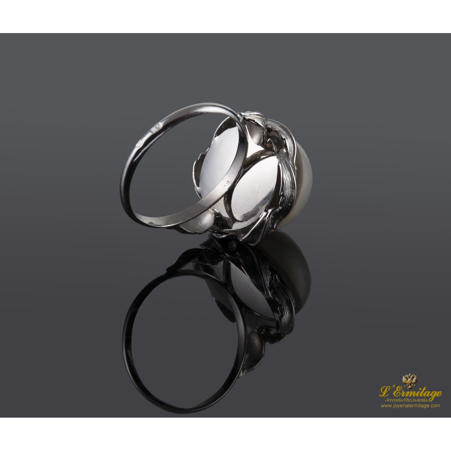 Sortija oro blanco media perla 