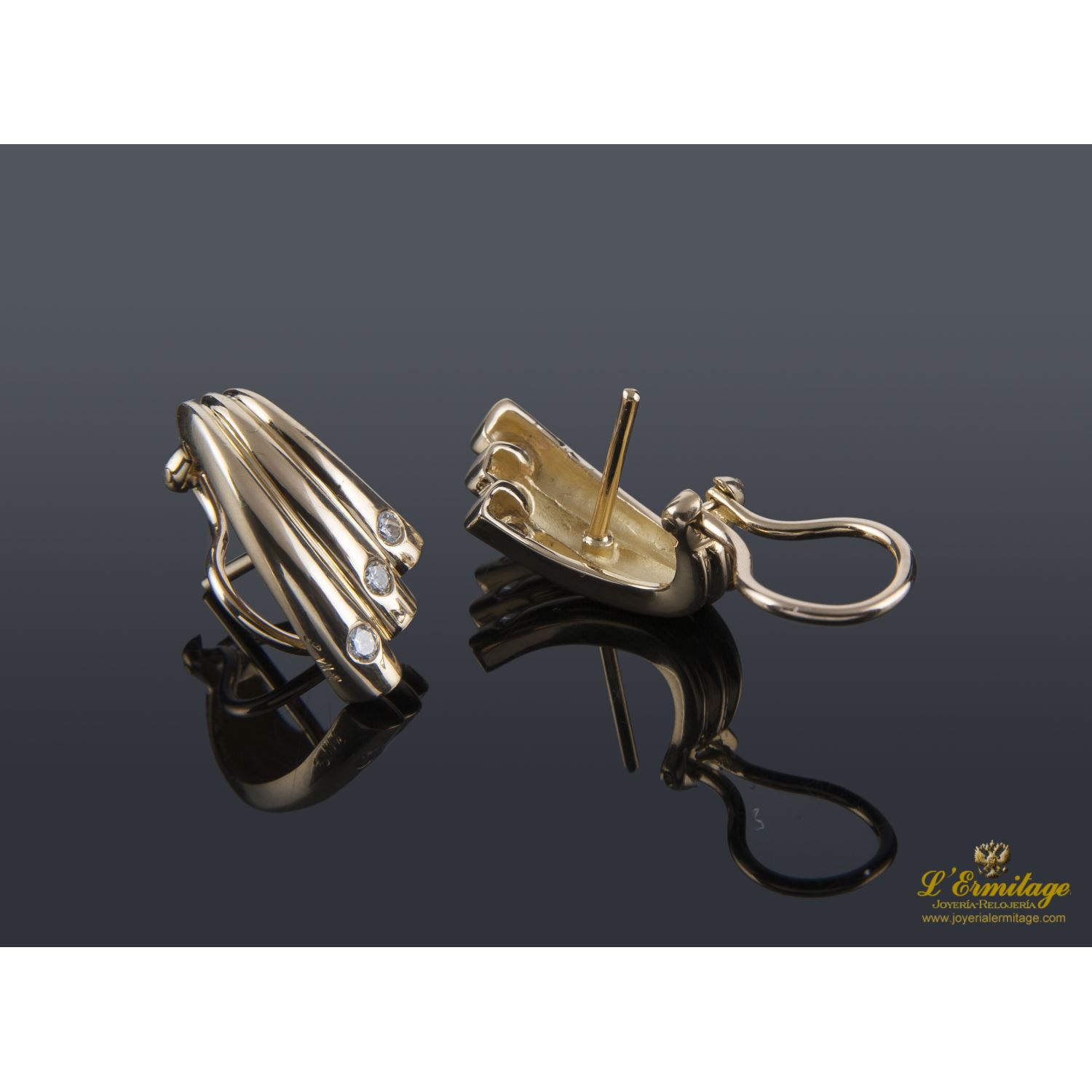 Pendientes en oro amarillo con brillantes.