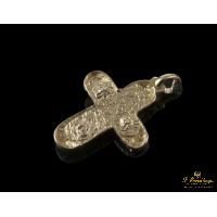 Colgante en forma de cruz realizado en oro amarillo.