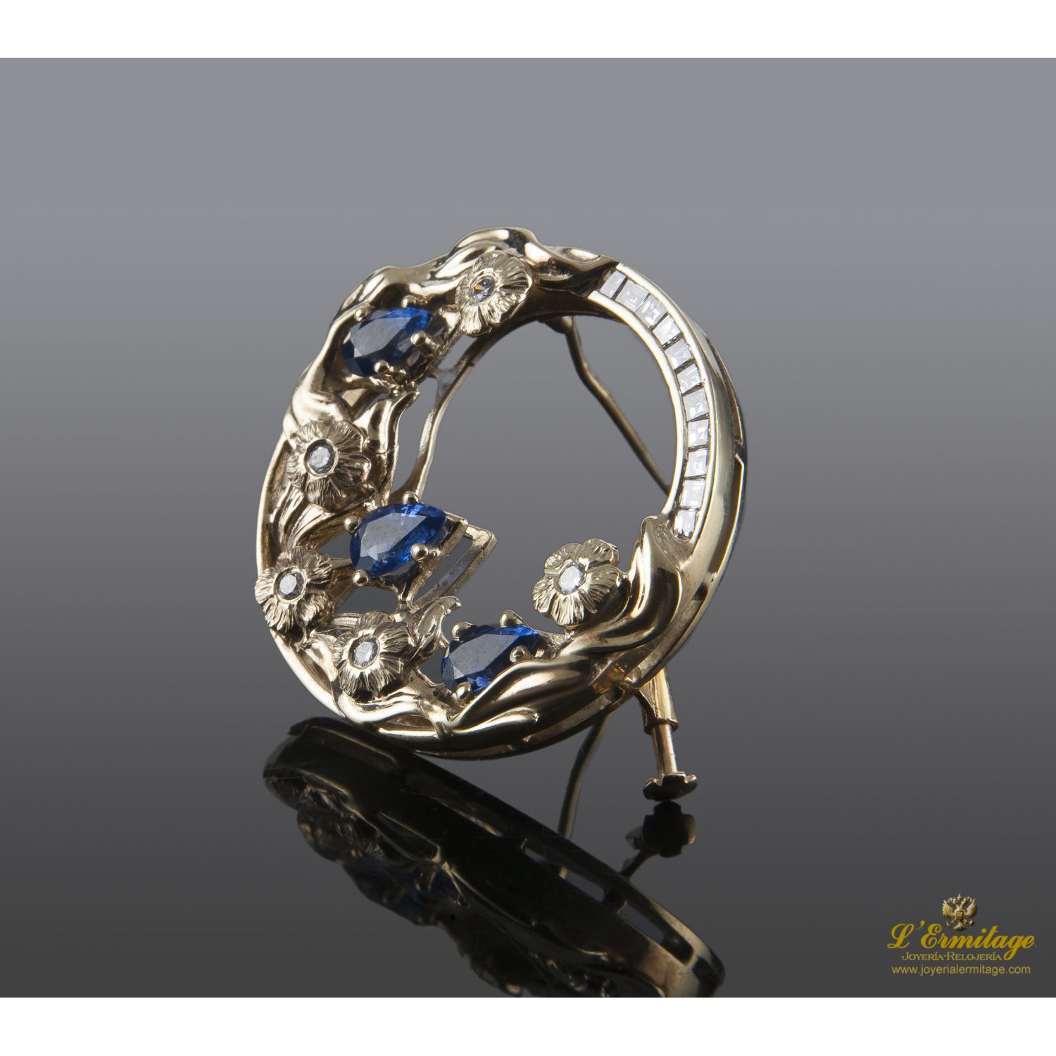 Broche-alfiler antiguo oro amarillo zafiros y diamantes.