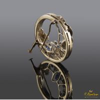 Broche-alfiler antiguo oro amarillo zafiros y diamantes.