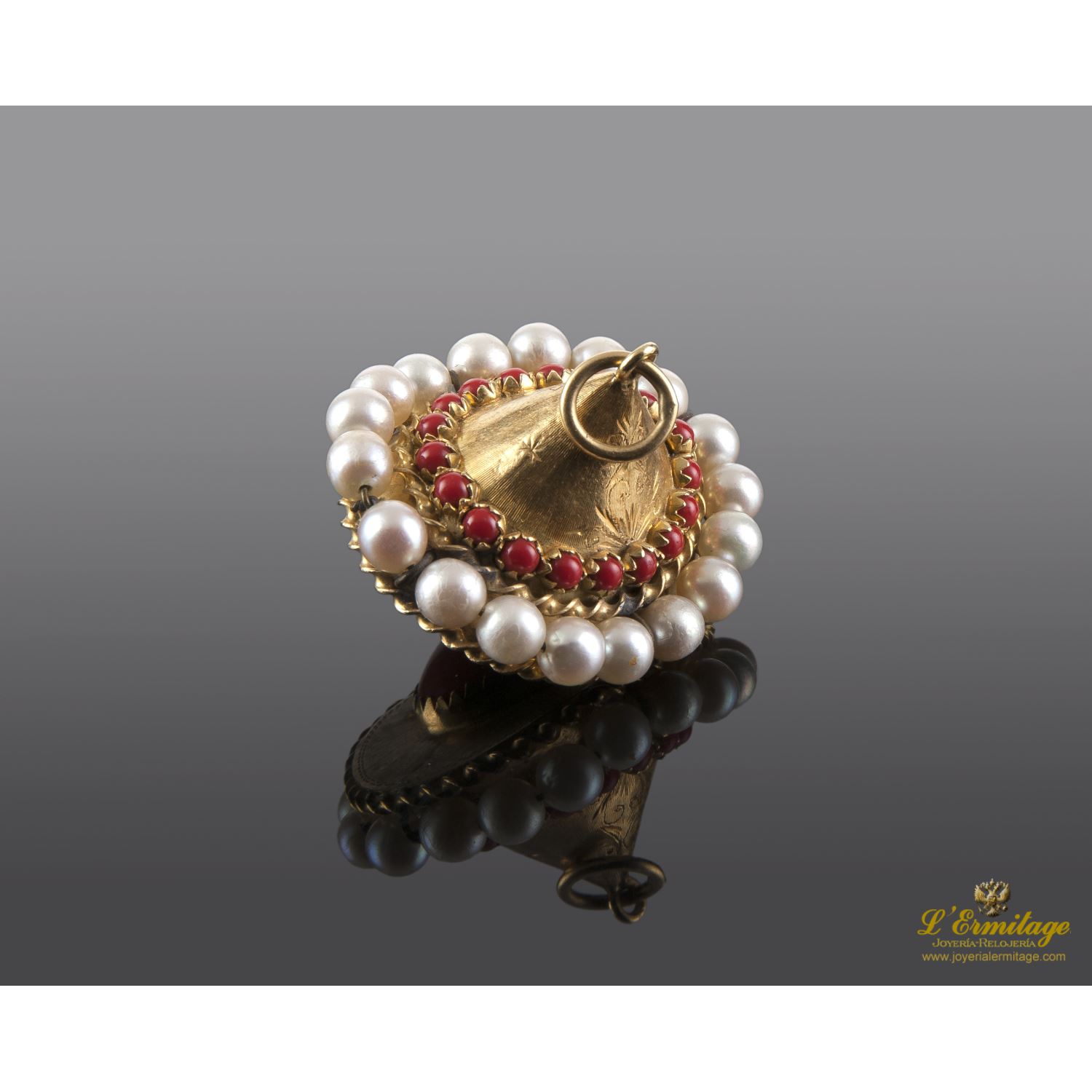 Colgante oro amarillo perlas y coral.