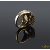 Sortija antigua oro amarillo coral y diamantes.