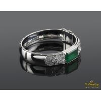 Pulsera rígida en oro blanco con esmeralda y diamantes.