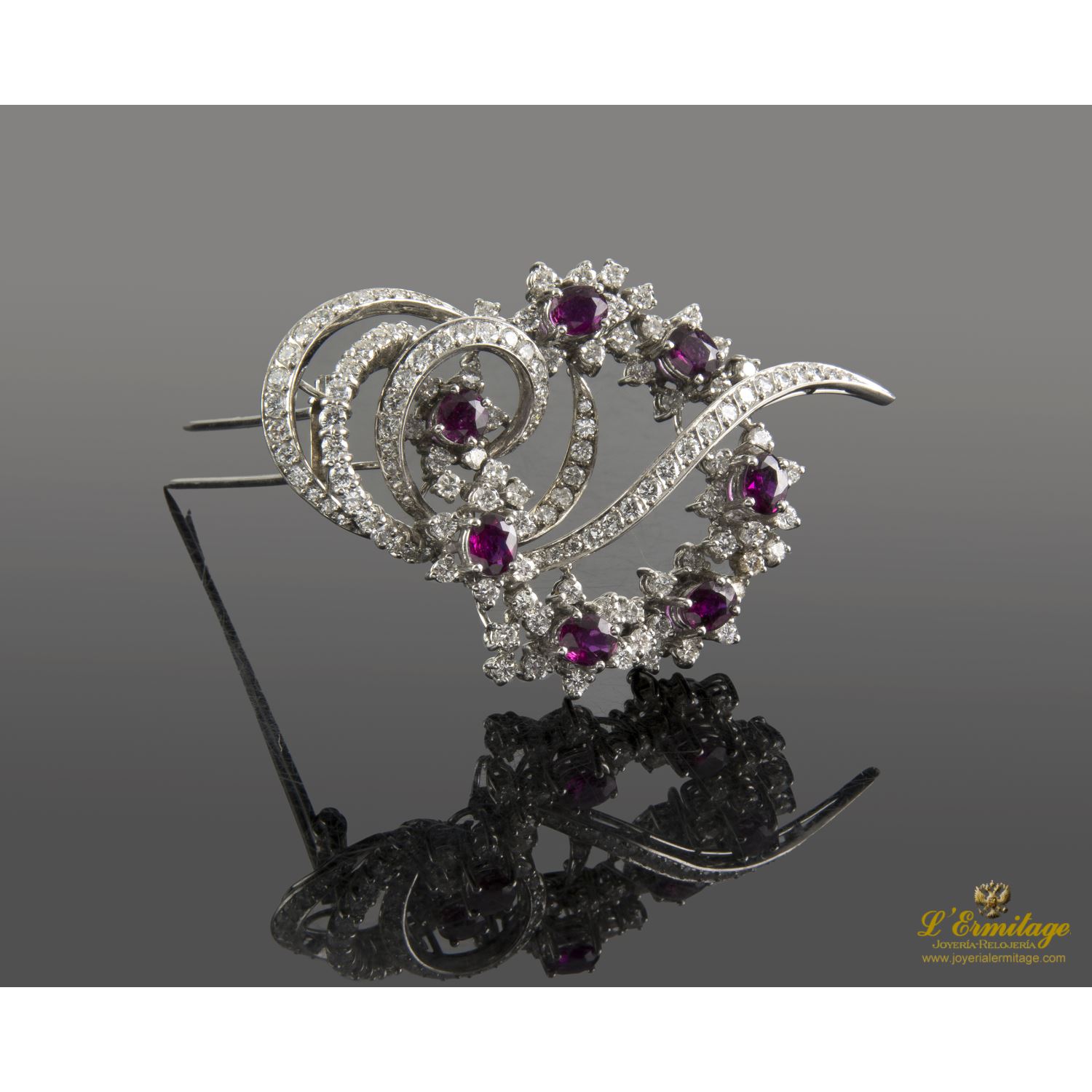 Broche-alfiler oro blanco diamantes y rubíes