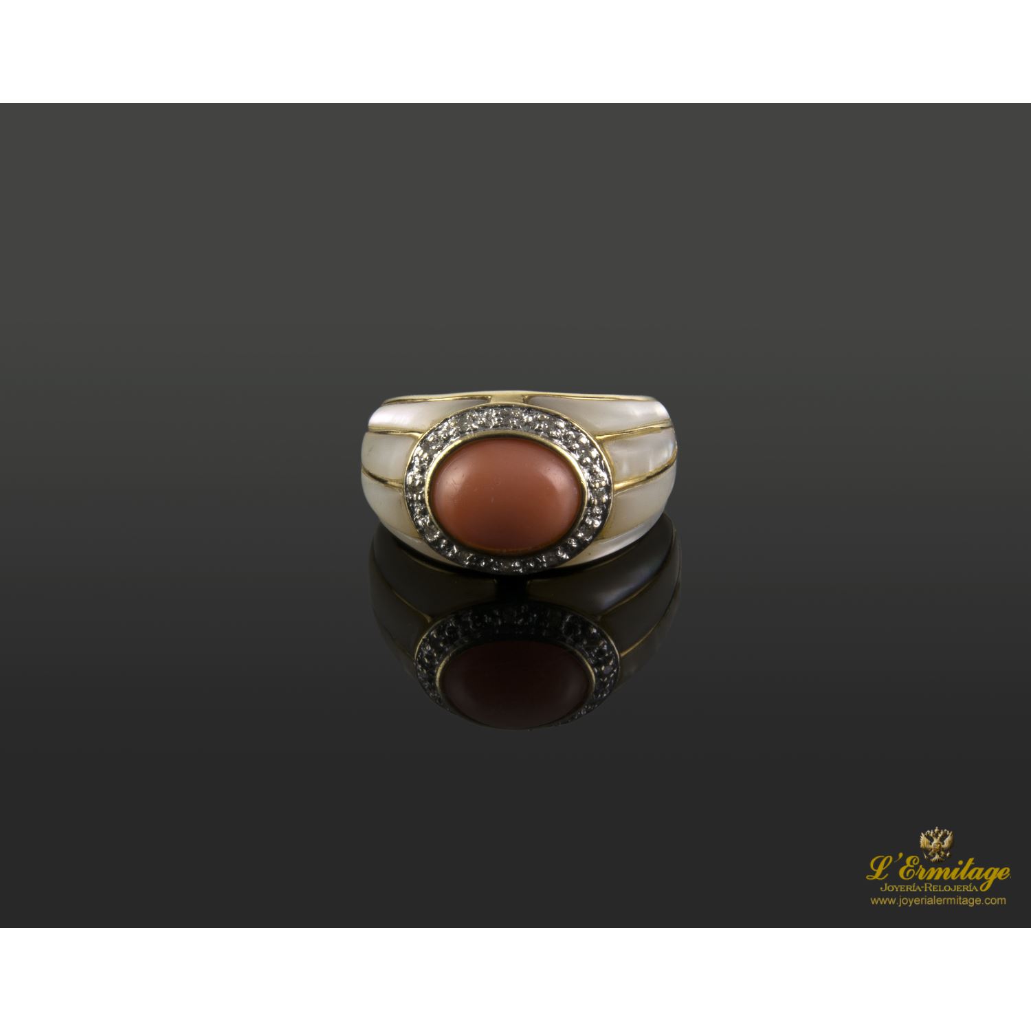 Sortija antigua oro amarillo coral y diamantes. Talla nº: 12