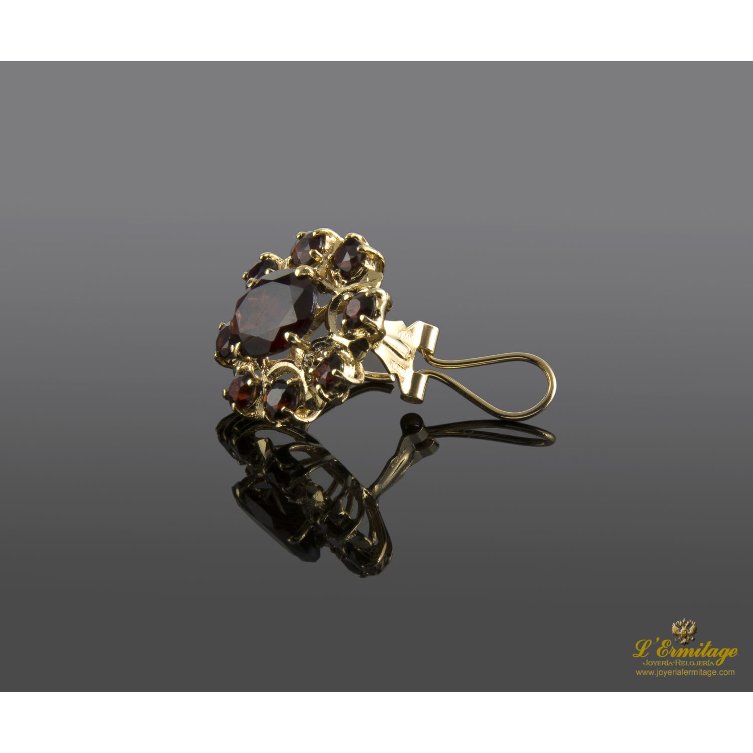 Pendientes en oro amarillo con granates