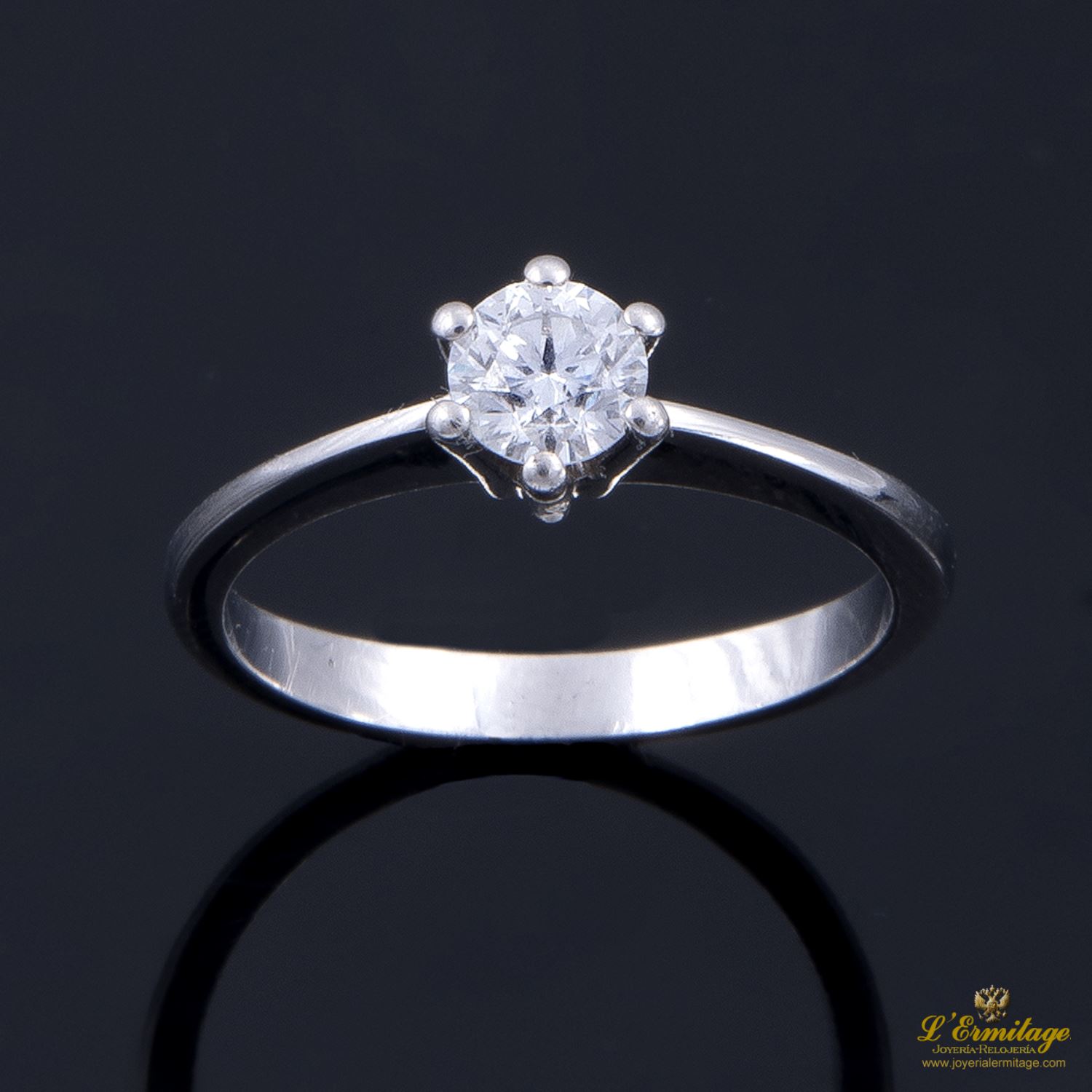 Sortija solitario oro blanco color g, pureza vs1 y peso 0,50 cts.