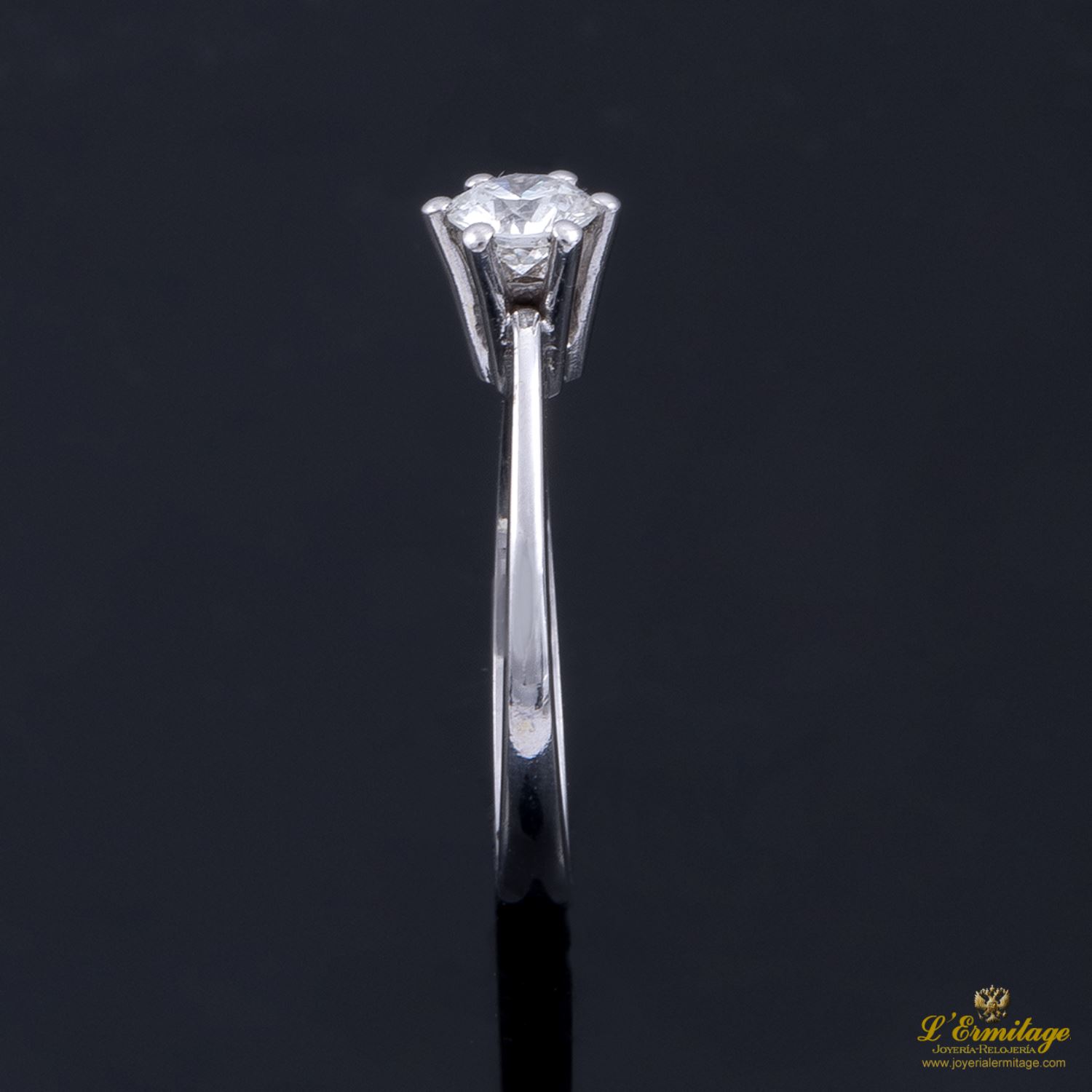 Sortija solitario oro blanco color g, pureza si1 y peso 0,50 cts.