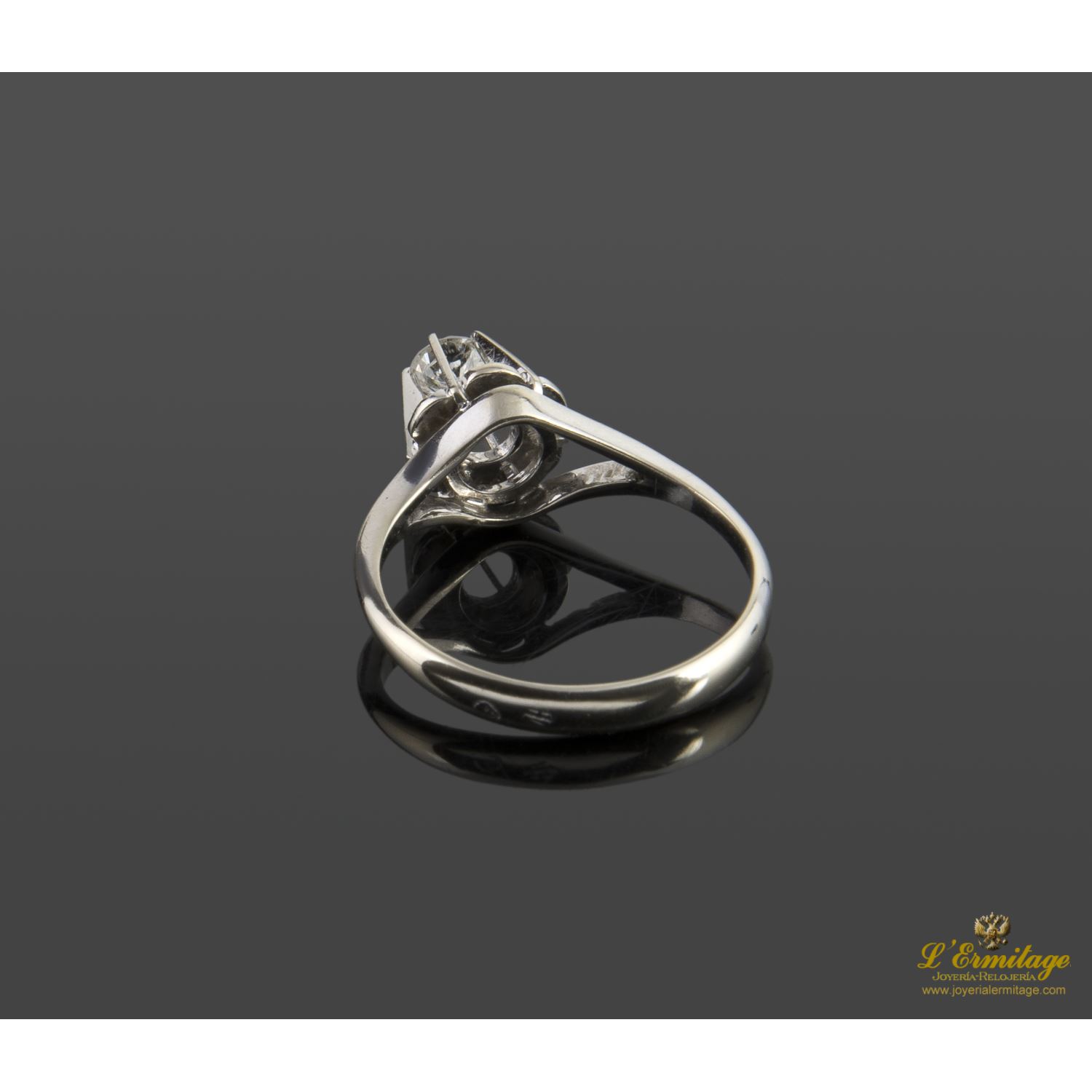 Solitario en oro blanco con brillante